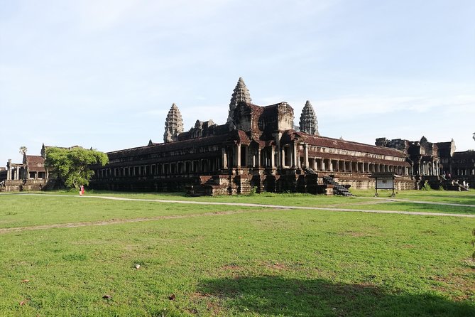 Shared Tour to Angkor Wat, Bayon and Ta Prohm Temples - Angkor Wat in a three-hour first look