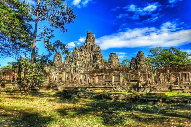 Shared Tour to Angkor Wat, Bayon and Ta Prohm Temples - The guide makes the difference