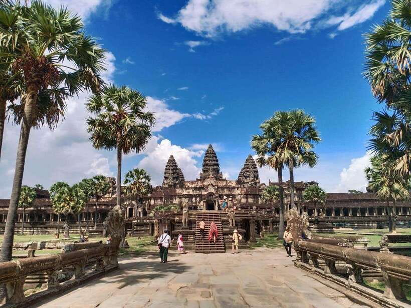 Sharing Trip to Angkor Temple with sunset - Baphuon and the royal terraces