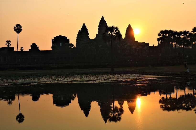 Siem Reap: 2-Day Temple Highlights Sunrise and Sunset Option - Neak Pean and Preah Khan: two very different ruins