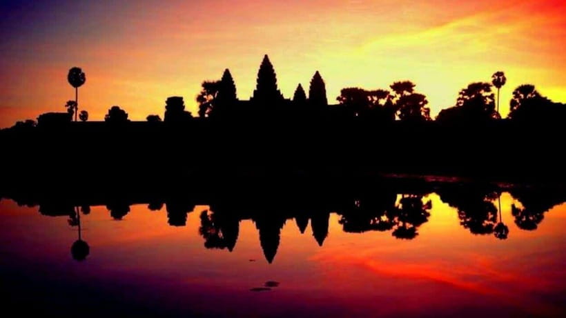 Siem Reap: 2-Days Angkor Wat with Sunrise Small-Group Tour - Entering Angkor Thom and meeting Bayon’s faces