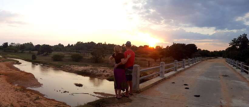 Siem Reap: 3-Hour Ancient Trails Motorbike Tour - Following dirt tracks through rural Siem Reap