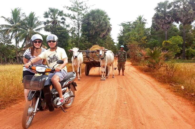 Siem Reap: 3-Hour Ancient Trails Motorbike Tour - The ancient bridge and Pradak market