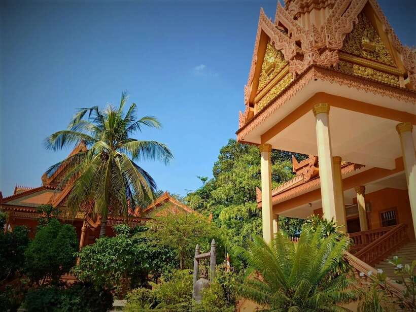 Siem Reap: 3-Hour Behind-the-Scenes Tuk-Tuk Tour - Guide quality and the one serious caution