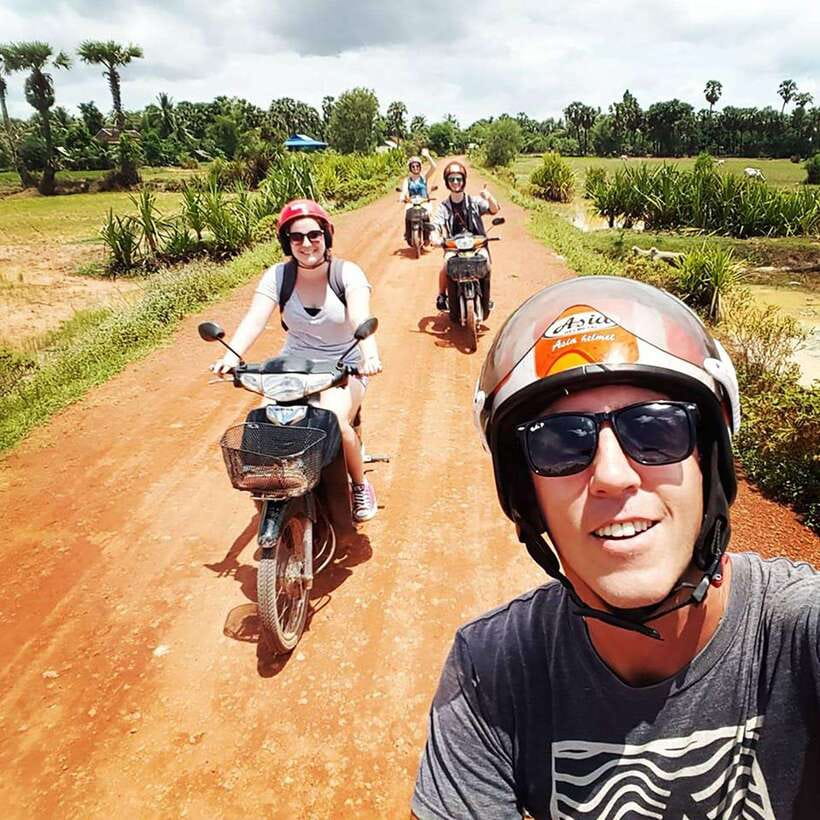 Siem Reap: 6-Hour Easy Rider Motorbike Tour - Red clay roads and rice fields