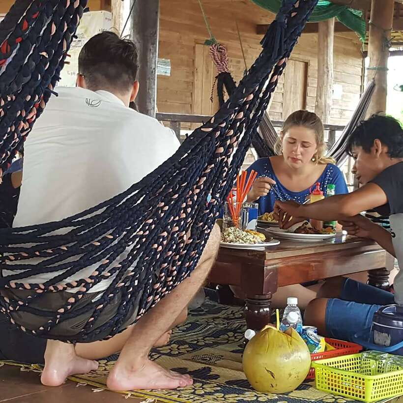 Siem Reap: 6-Hour Easy Rider Motorbike Tour - Markets, pagodas, and ordinary village life