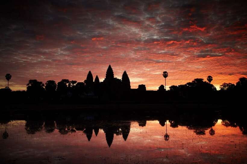 Siem Reap: Angkor Sunrise 1- or 2-Day Guided Temples Tour - Sunset ends the first day