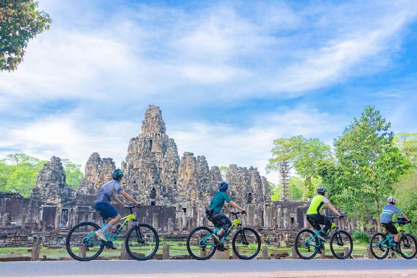 Siem Reap: Angkor Sunset Bike & Boat Tour /E-Bike Available - Sunset from a private Dragon Boat