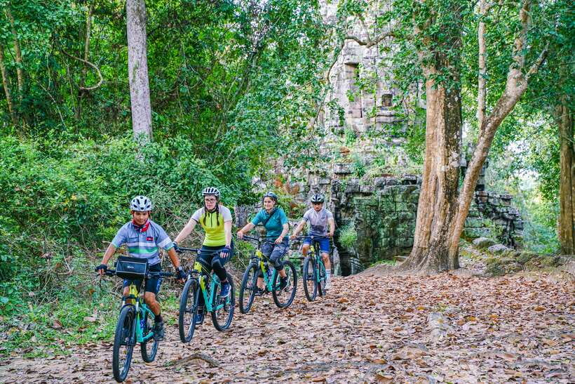 Siem Reap: Angkor Sunset Bike & Boat Tour /E-Bike Available - Who will enjoy the ride most