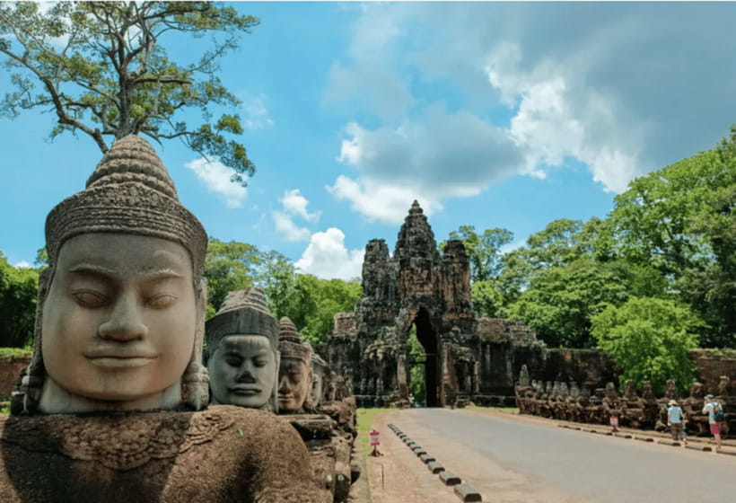 Siem Reap: Angkor Temples Tour - Shared Tours tours guide - Bayon and the faces of Angkor Thom