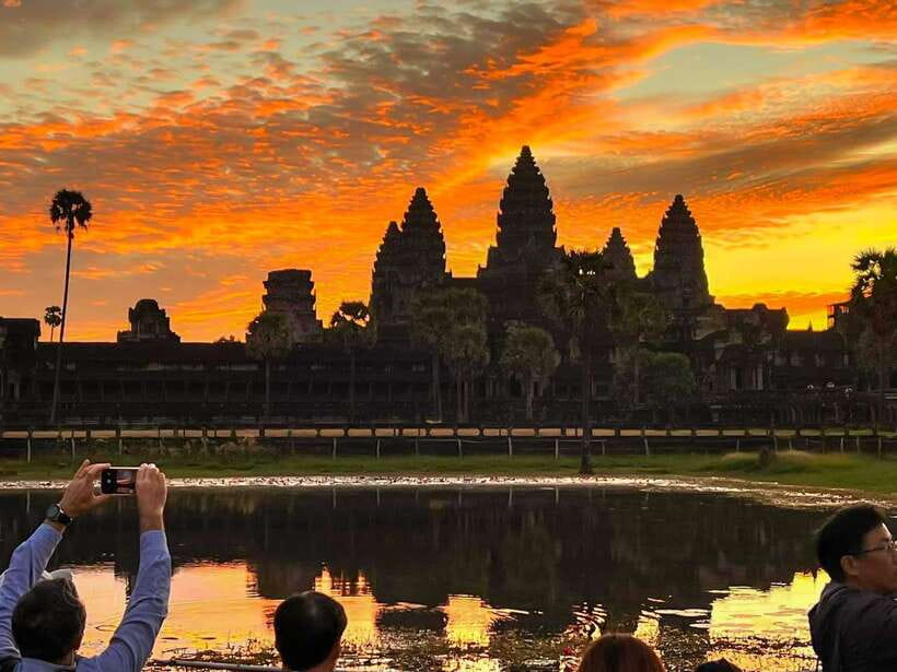 Siem Reap: Angkor Wat 2-Day Tour with Sunrise and Sunset - Ta Prohm and the drama of the jungle
