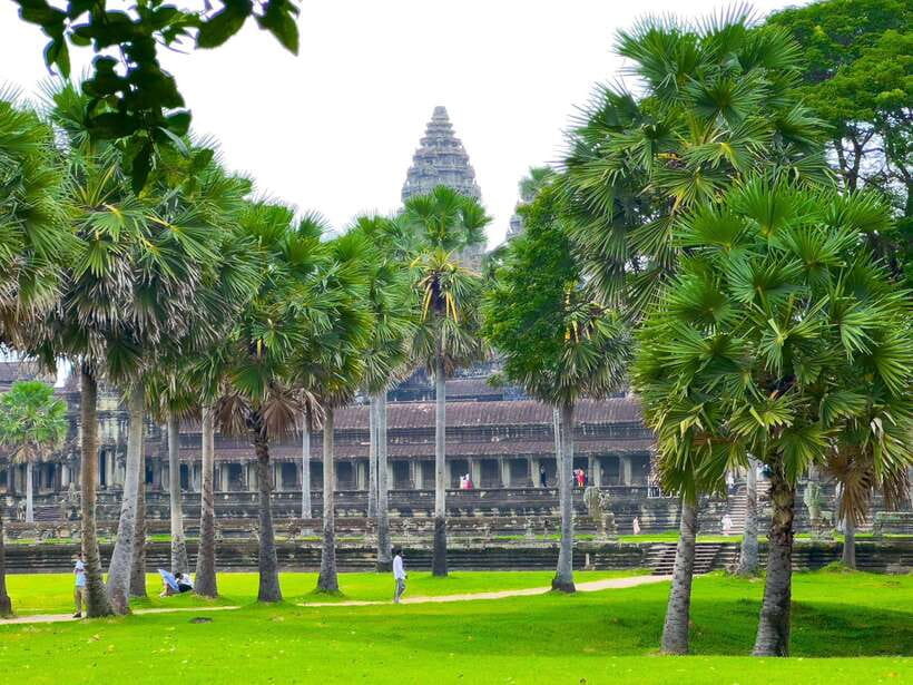 Siem Reap: Angkor Wat, Bayon & Ta Prohm Guided Tour - Angkor Wat: two hours with Cambodia’s great monument