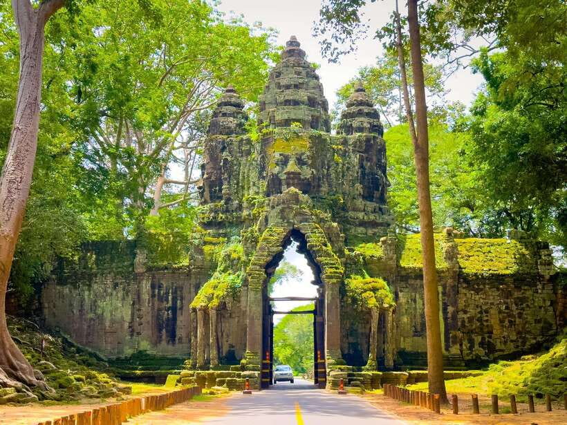 Siem Reap: Angkor Wat, Bayon & Ta Prohm Guided Tour - Starting in Siem Reap and reaching the temples