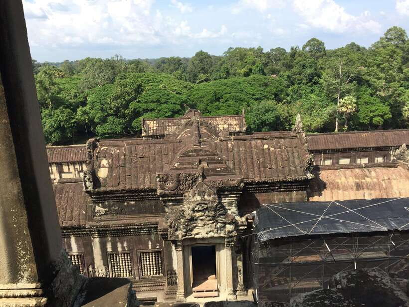 Siem Reap: Angkor Wat Half-Day Trip with Local Guide - Comfort, access, and practical limits