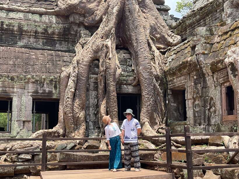 Siem Reap: Angkor Wat Private full Day Tour - Lunch and a needed break