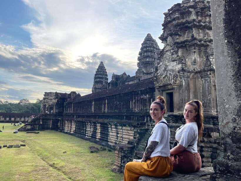 Siem Reap: Angkor Wat Private full Day Tour - Angkor Wat: two hours inside the great temple