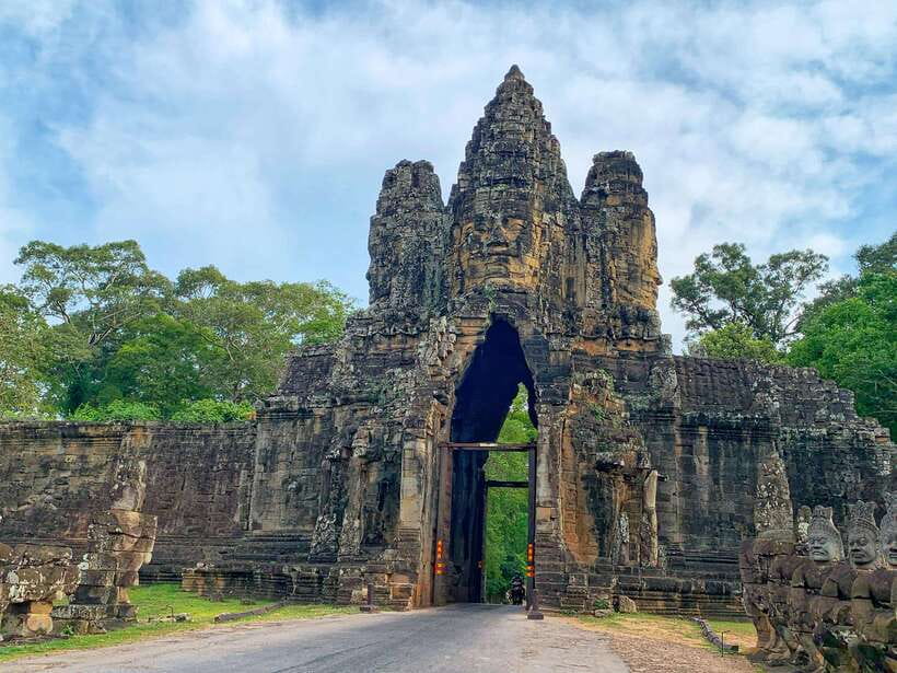 Siem Reap: Angkor Wat Private Tour by Tuk-Tuk - Ta Keo offers a harder, more stripped-back stop