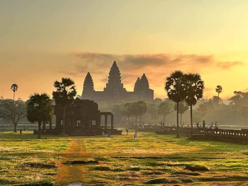 Siem Reap: Angkor Wat Private Tour with Sunrise - Ta Prohm gives the Small Circuit its drama