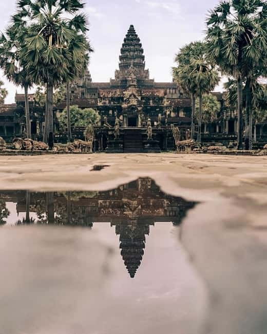 Siem Reap: Angkor Wat Small-Group Day Tour - Bayon’s calm stone faces