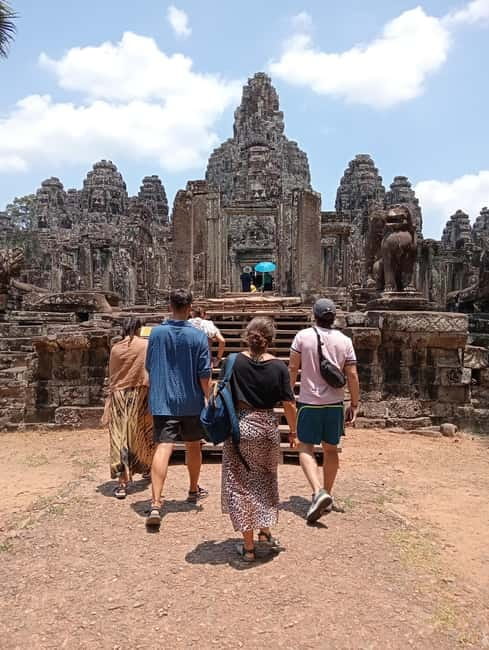 Siem Reap: Angkor Wat Small-Group Day Tour - Transport, water, and the heat question