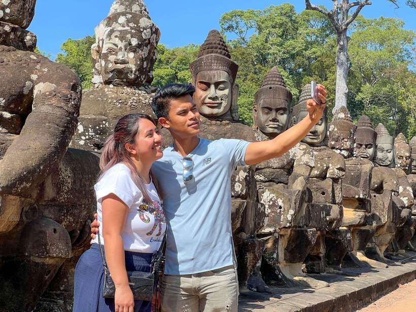 Siem Reap: Angkor Wat Small-Group Day Tour and Sunset - Lunch, palm sugar, and Preah Dak village