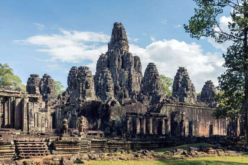 Siem Reap: Angkor Wat Small-Group Full Day Tour and Sunset - Angkor Thom and the stone faces of Bayon