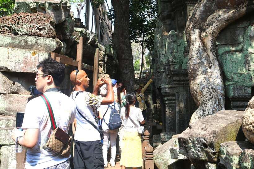 Siem Reap: Angkor Wat: Small-Group Sunrise Tour - Bayon and Angkor Thom close the morning with giant faces