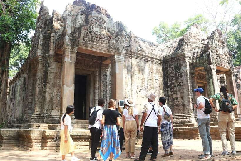 Siem Reap: Angkor Wat: Small-Group Sunrise Tour - What to bring for an eight-hour temple morning