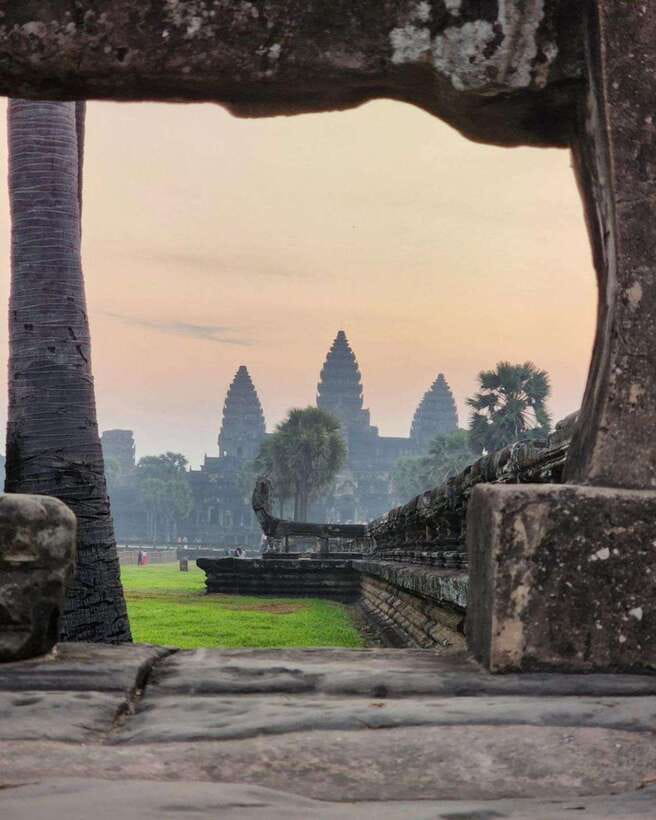Siem Reap: Angkor Wat Small Group Tour with Spanish Guide - Sunrise sounds magical, but plan for the early start