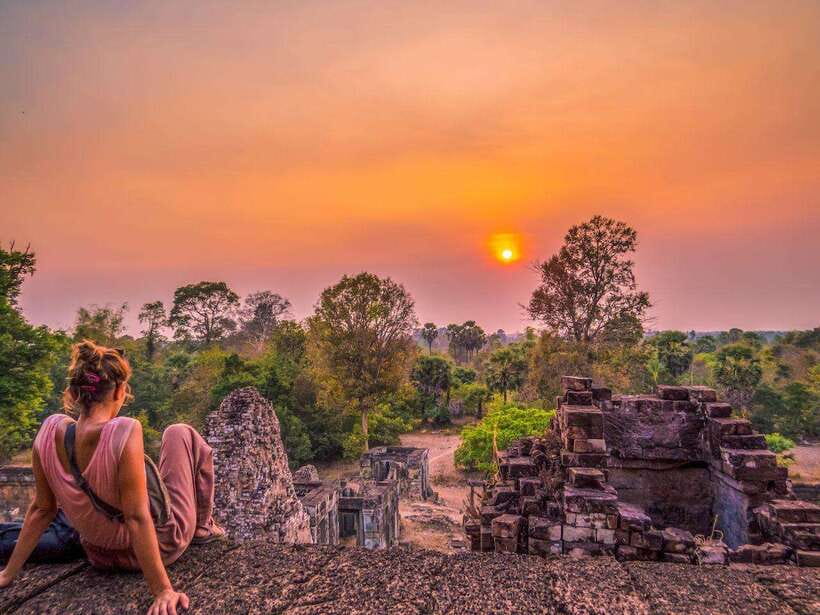 Siem Reap: Angkor Wat: Small-Group with Sunset Tour - Angkor Wat, two hours of scale and detail