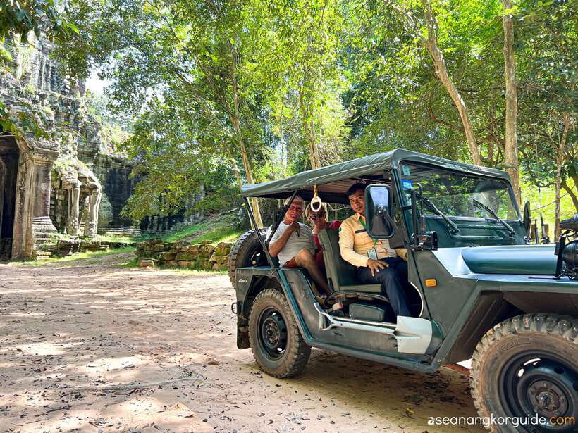 Siem Reap: Angkor Wat Sunrise and Market Tour by Jeep - Shopping and tasting at a Siem Reap market