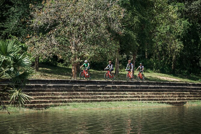 Siem Reap: Angkor Wat Sunrise Bike Tour & Jungle Breakfast - Bayon and Ta Prohm by forest track