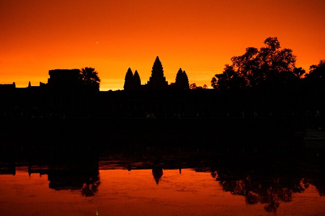 Siem Reap: Angkor Wat Sunrise & Explore Angkor Temples With Guide - Bayon’s stone faces and sculpted detail