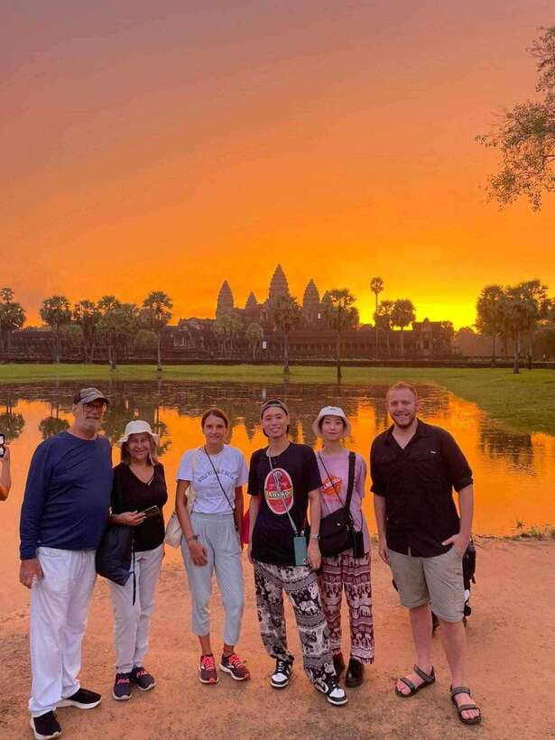 Siem Reap: Angkor Wat Sunrise or Sunset Guided Tour - Key points at a glance