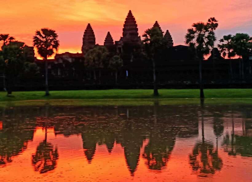 Siem Reap: Angkor Wat Sunrise or Sunset Guided Tour - The 4:00 am pickup and temple pass