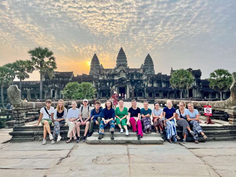 Siem Reap: Angkor Wat Sunrise Small Group tour and Breakfast - Clothing, heat, and the small print that matters