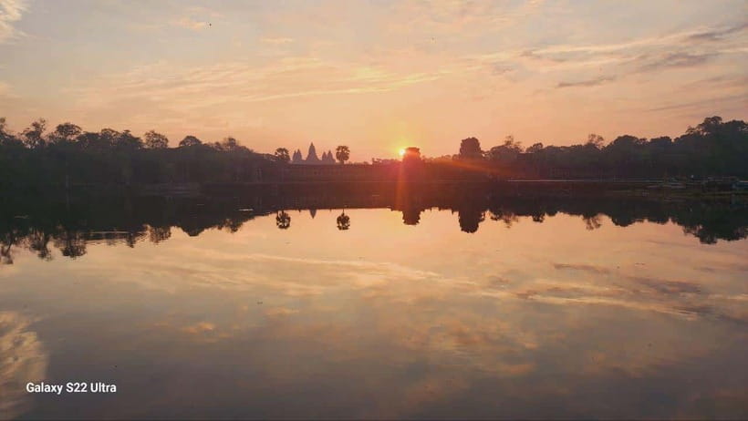 Siem Reap: Angkor Wat Sunrise Tour with Spanish Guide - Angkor Thom, Victory Gate, and the royal city