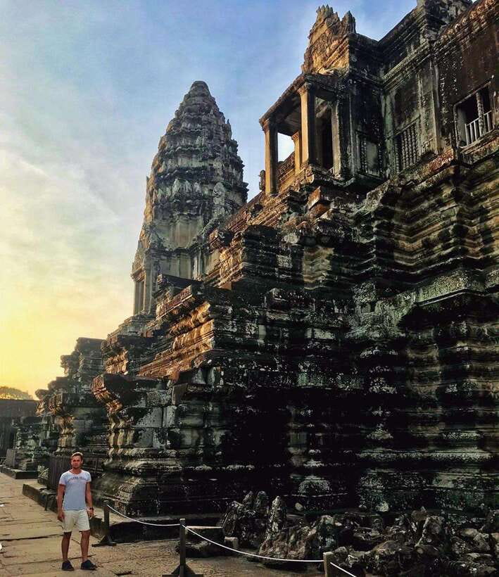 Siem Reap: Angkor Wat Sunrise Tour with Spanish Guide - Baphuon and the smiling faces of Bayon