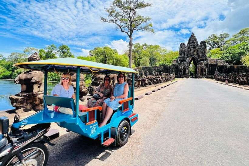Siem Reap: Angkor Wat Tour Explore The Most Iconic Temples - Sunrise at Angkor Wat before the heat
