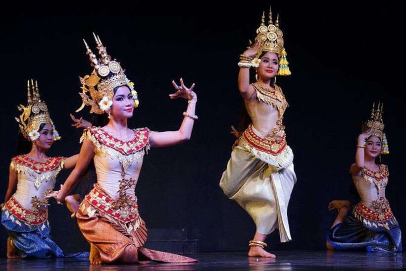 Siem Reap: Apsara Dance Show and Dinner with Hotel Pickup - What you will find on the buffet