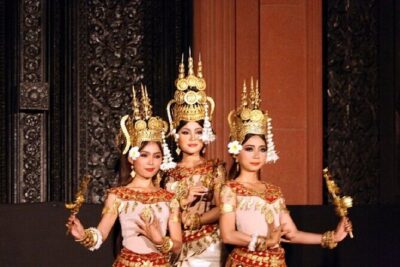 Apsara Dance Show & Dinner with Tuk-Tuk Transfers
