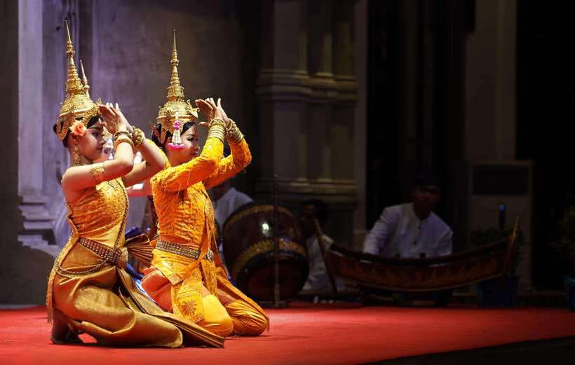 Siem Reap: Apsara Show Including Dinner & Hotel Pickup - The buffet: Khmer dishes and plenty of choice