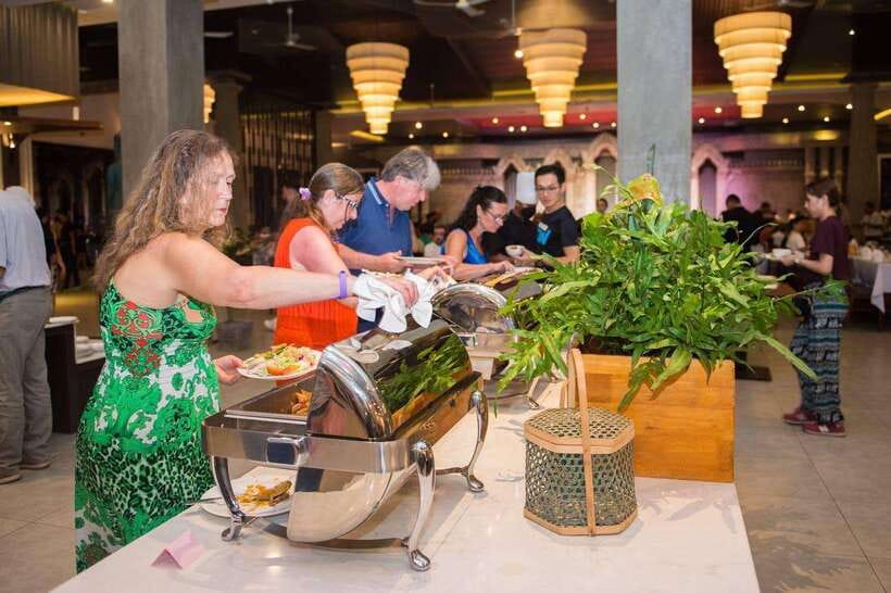 Siem Reap: Apsara Show Including Dinner & Hotel Pickup - The value of a $23 cultural evening