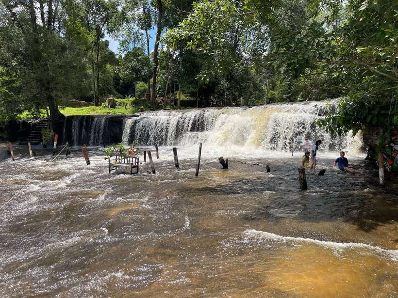 Siem Reap: Beng Mealea, Banteay Srei & Kulen Waterfall Trip - Lunch near Banteay Srei, paid separately