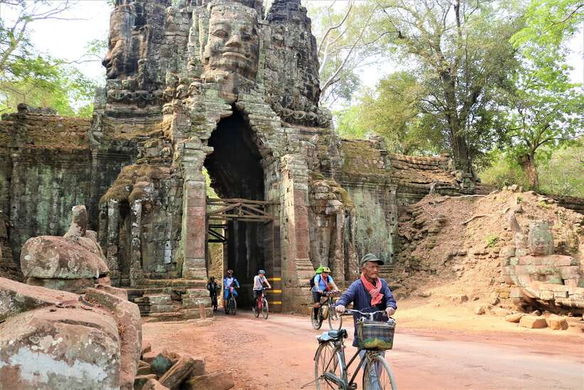 Siem Reap: Bike Rental - The river road and the ride toward Angkor