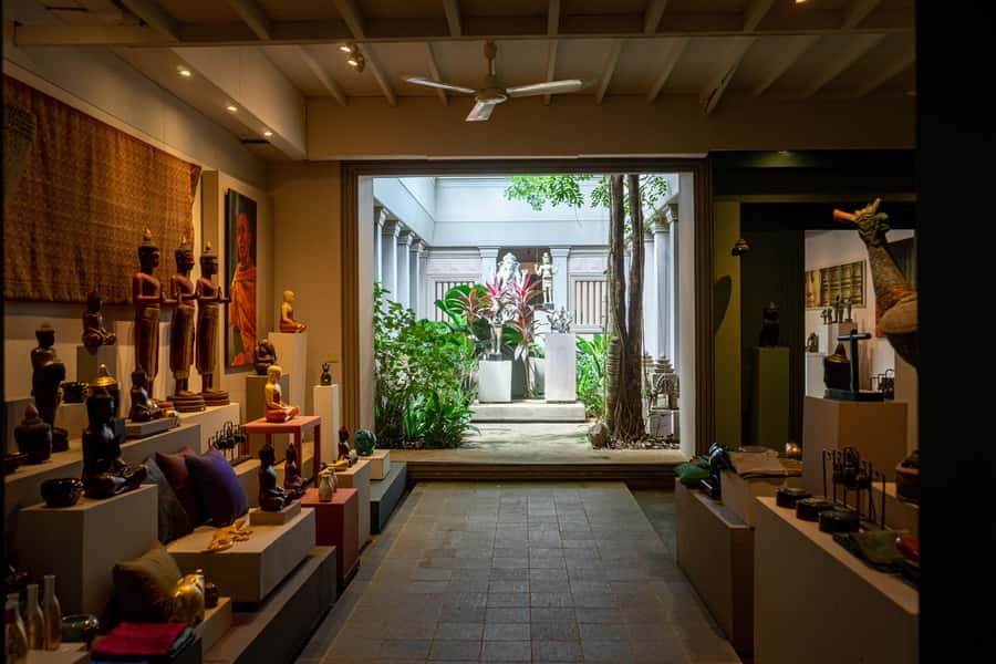 Siem Reap City Haft Day Bike Tour - Cycling through Pub Street lane to Phsar Chas
