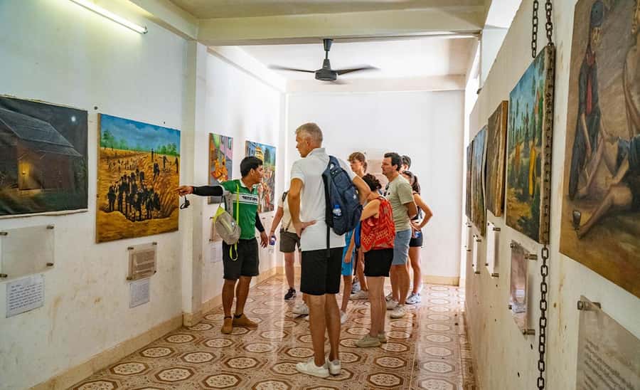 Siem Reap City Haft Day Bike Tour - Making Cambodian ceramics at Khmer Ceramics and Fine Arts Centre