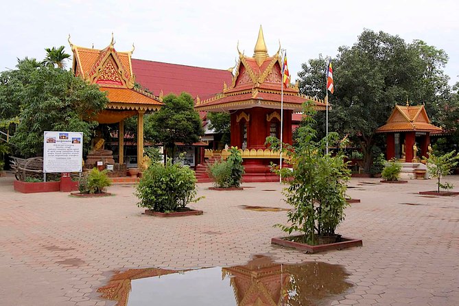 Siem Reap City Tour - Psar Chaa, where shopping meets daily life