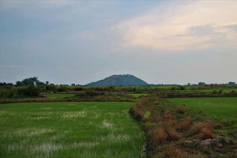 Siem Reap: Countryside Cycle and Local Village Life Tour - Meeting Cambodian village families