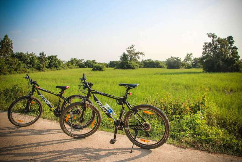 Siem Reap: Countryside Cycle and Local Village Life Tour - Leaving Siem Reap by bike